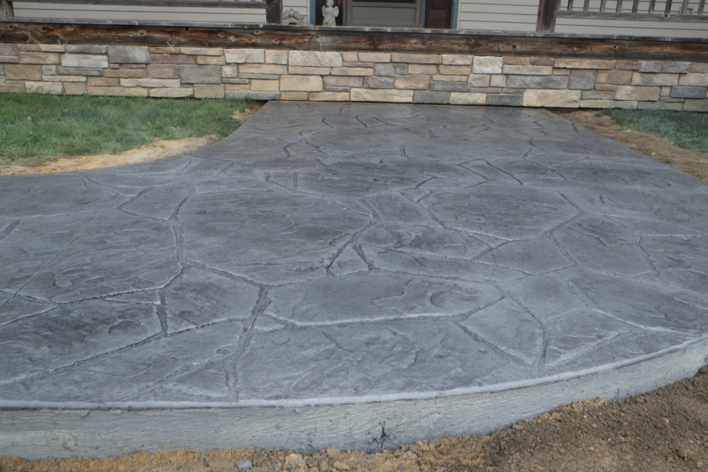 Arizona Flagstone sidewalk in Lt. gray intregal color and med. gray antique